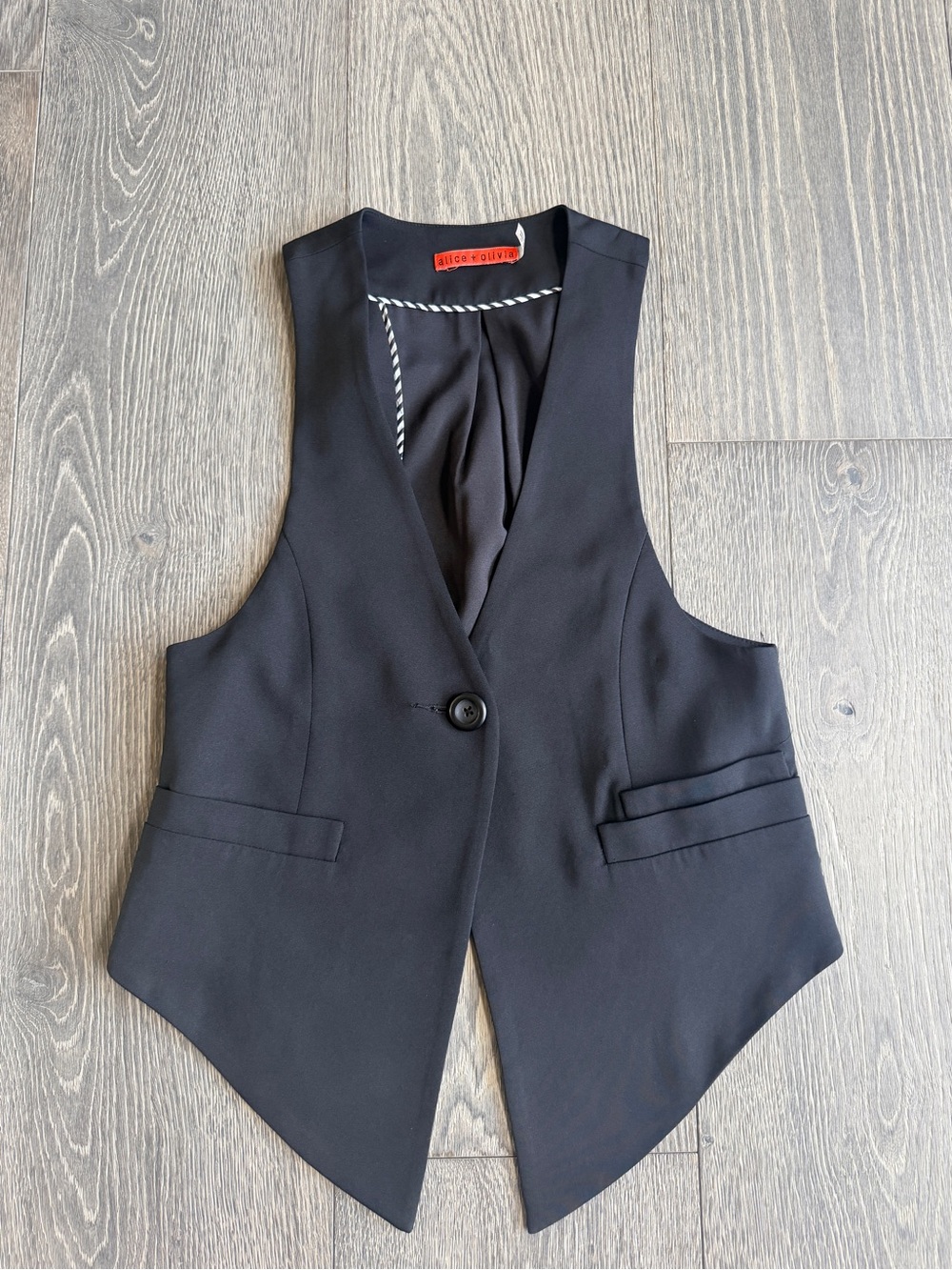 Alice + Olivia Silk-Blend Tailored V-Neck Single Button Vest in Black Size XS